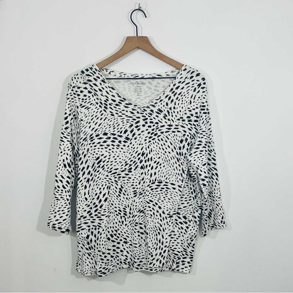 Chico's size 3 - XL Black and White 3/4 Sleeve V-Neck Printed Top
